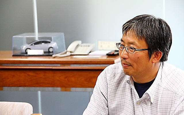 トヨタマーケティングジャパン社内で語る折戸氏