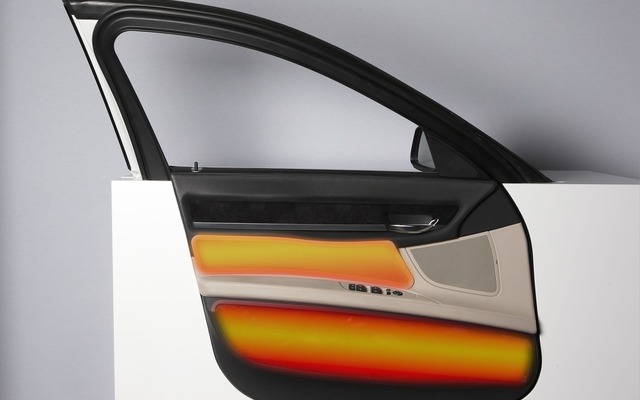 BMWのドア内蔵赤外線ヒーターのイメージ
