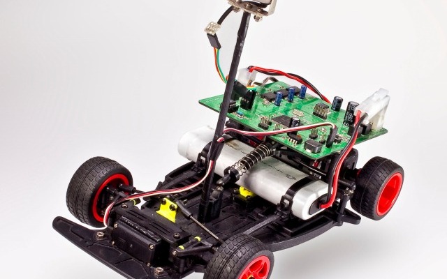 半導体技術を使用したモデルカーの競技会「フリースケール・カップ」