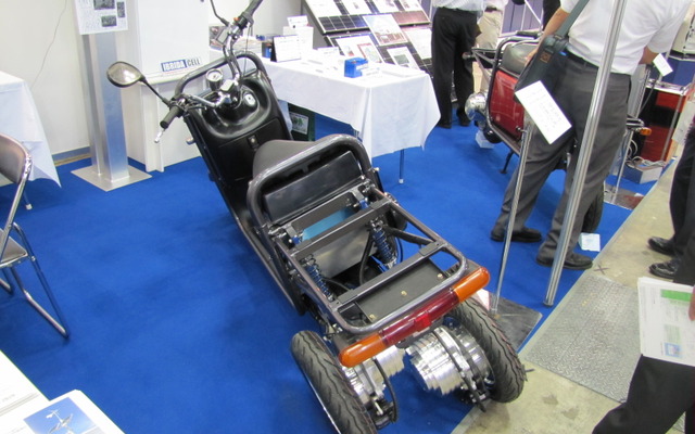 EVEX2012　電動バイク「バトラ」3輪タイプ