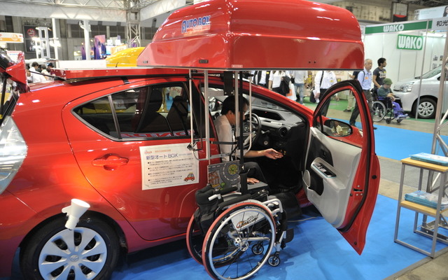 車椅子収納装置　新型Auto Box