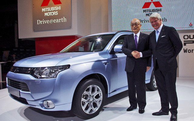 三菱 アウトランダーPHEV（パリモーターショー12）