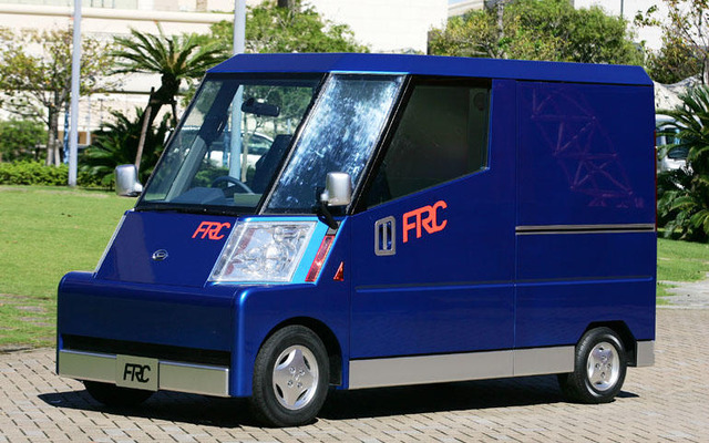 【東京モーターショー04】ダイハツFRC…スワットが隠れていそう