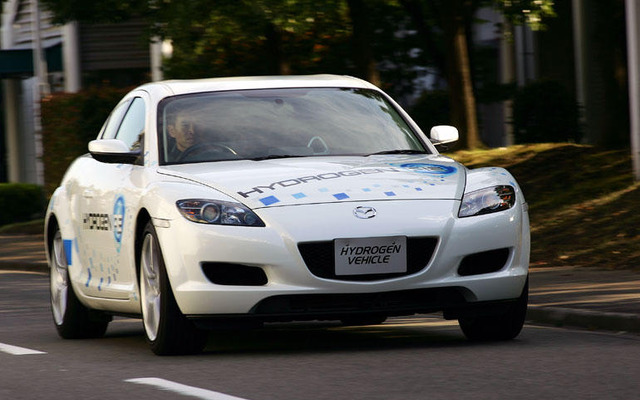 【東京モーターショー04】マツダ RX-8、開発が進む水素ロータリー