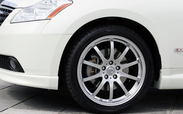 【日産 フーガ発表】チューニングカーも顔負けの部分