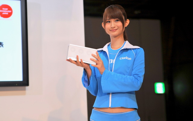 クラリオン、太陽光充電機能搭載ポータブルフルデジタルスピーカー「ZP1」