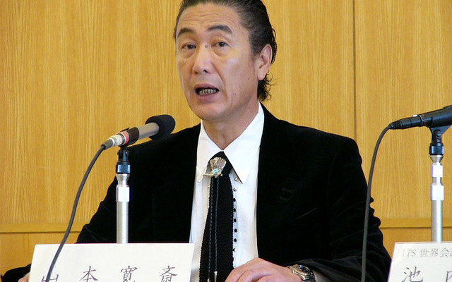 【ITS世界会議名古屋】パートナーロボットが空を飛ぶ!?　山本寛斎イベント
