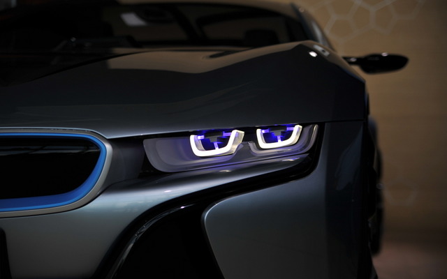 BMWレーザーヘッドライトを採用した、BMW i8 Concept