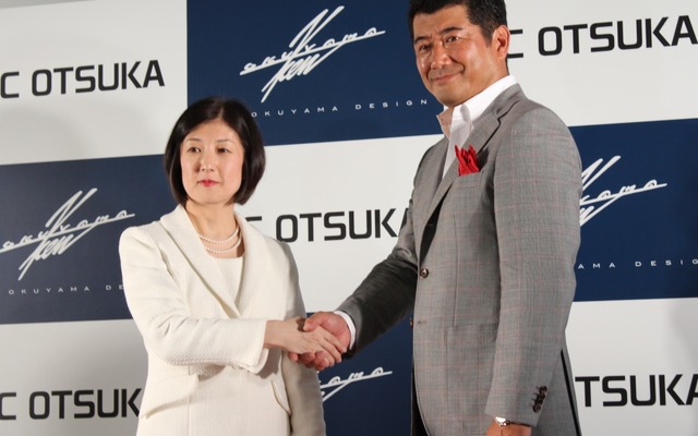 大塚家具代表取締役社長の大塚久美子氏(左）とKEN OKUYAMA DESIGN代表の奥山清行氏(右)