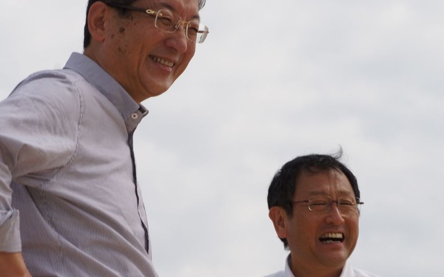 トヨタの豊田社長（右）、日産の志賀COO