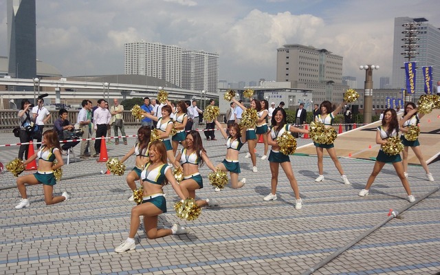 トヨタアルバルクのチアリーダー（お台場学園祭2012）