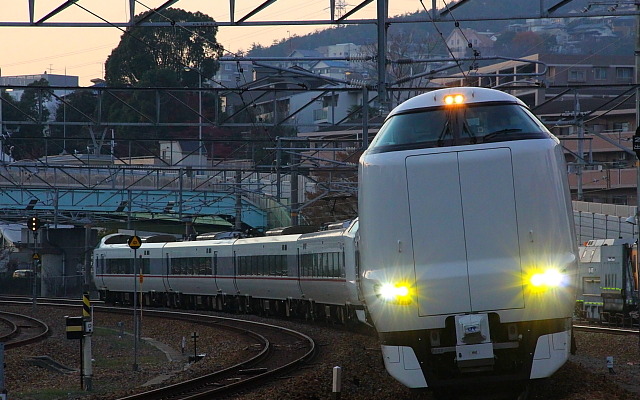 JR西日本と近畿車輛が共同で次世代車両の走行試験を実施