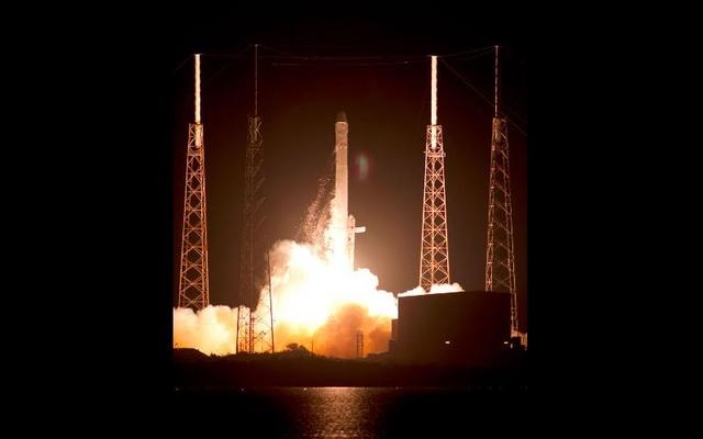 NASA SpaceX CRS-1打ち上げ（10月8日）