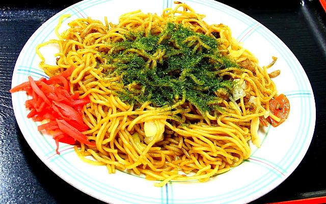 西武池袋線改札内にあるSNACK INNの「ソース焼きそば」