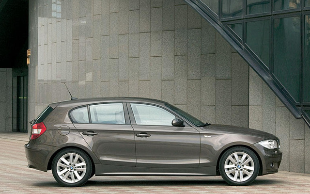 【D視点】BMW 1シリーズ…壷に絵をつける職人