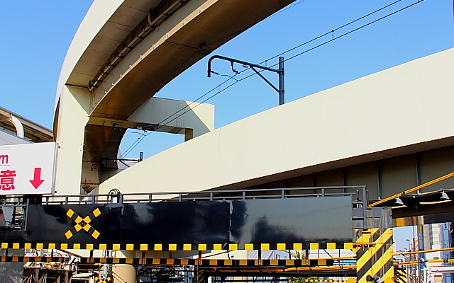 第一京浜（国道15号）と京急空港線の踏切