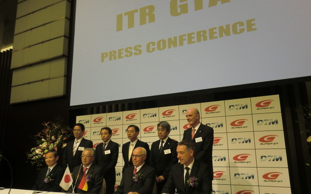 10月16日の会見には、DTM、SUPER GTのシリーズ関係者と、参戦メーカーのレース部門首脳数名が集った。