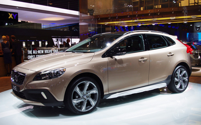 ボルボ V40クロスカントリー（パリモーターショー12）
