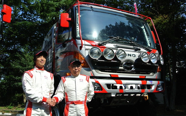 菅原照仁氏（左）と菅原義正氏（右）