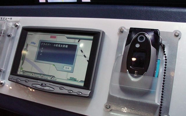 【ITS世界会議名古屋】NTTドコモ、携帯電話で人車間通信