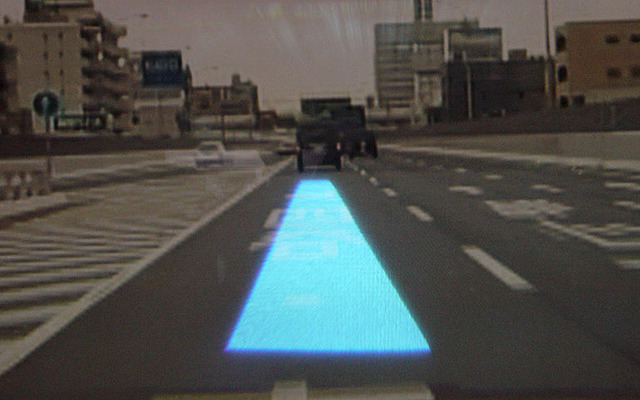 【ITS世界会議名古屋】進路をフロントガラスに投影