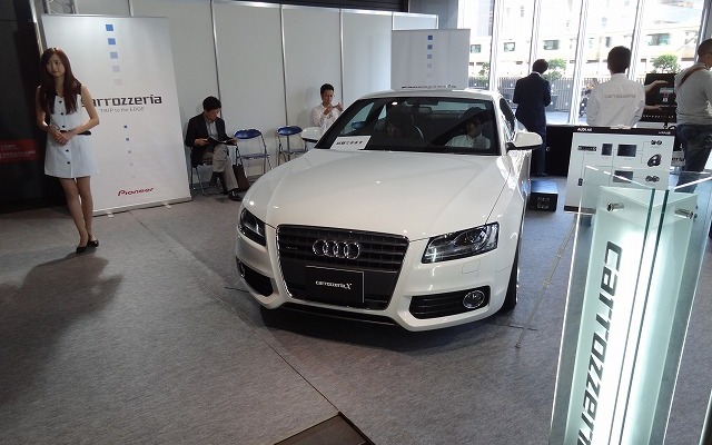 ホームオーディオが中心だが、カーオーディオ向けの展示もされている。写真はパイオニアブース。