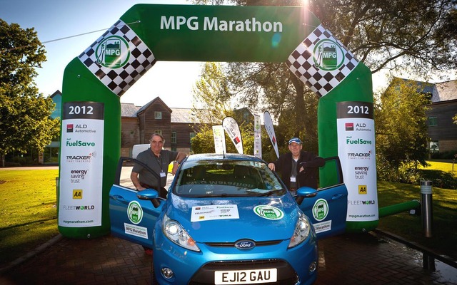 38.5km/リットルの燃費記録で英国「MPGマラソン2012」を制したフォード フィエスタ エコネティック