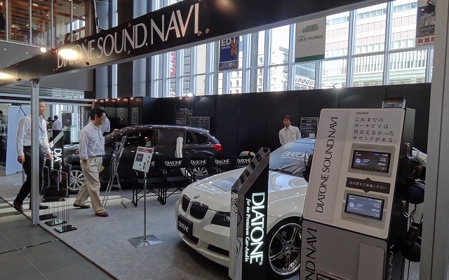 三菱電機は「音にこだわった」というナビを来場者にアピール。