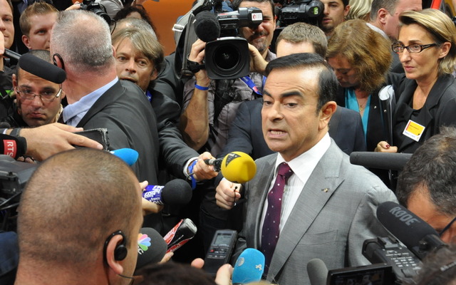 ゴーンCEOが登場したパリモーターショー12