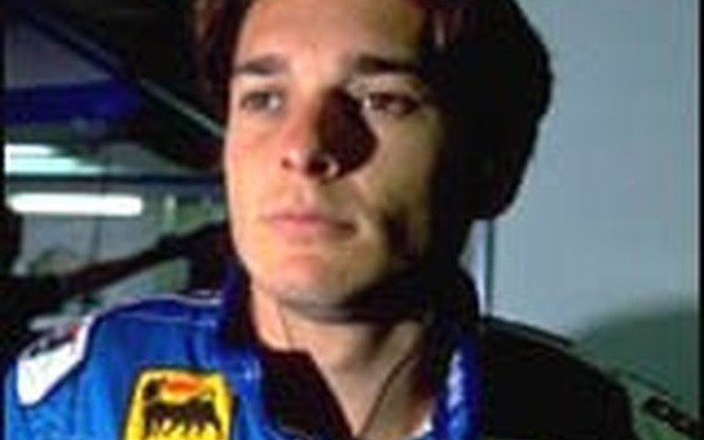 フィジケラがヒザを手術?