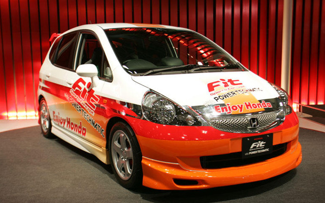 【東京モーターショー04】ホンダ フィットにサーキット用の自操車