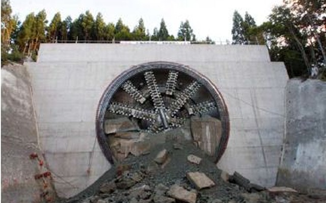 鹿島、津軽蓬田トンネルでSENS工法で地上到達に成功