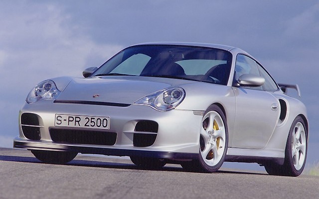 【究極! ポルシェ『911 GT2』】4WDがRRになったのは退化ではない!!