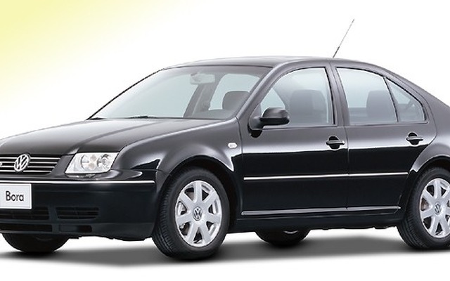 「ベンツを抜いたぞ!」……VWの異様なはしゃぎぶり