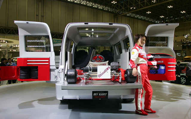 【東京モーターショー04】トヨタ、未来のF1ドライバーをサポート