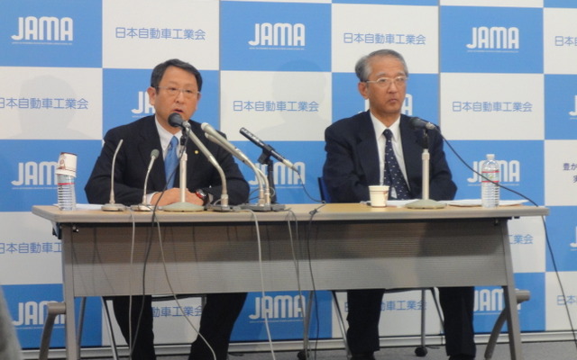 自工会会見のようす