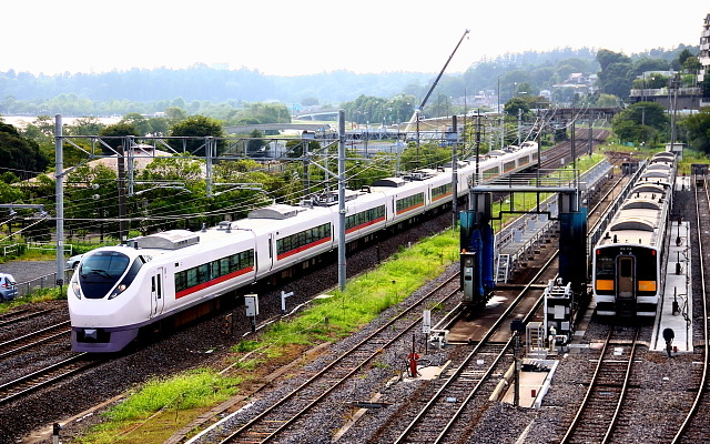 E657系とキハE130系
