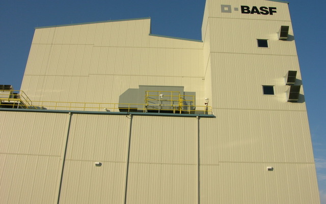 米国オハイオ州イリリアに竣工したBASFの車載リチウムイオン電池正極材製造プラント