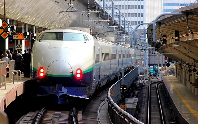 東京駅に停車中の200系