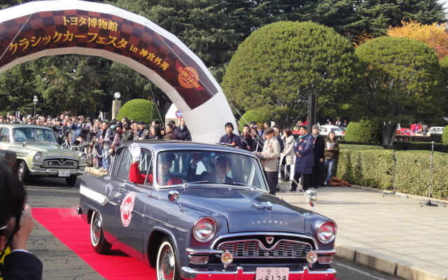 クラシックカーフェスタin神宮外苑