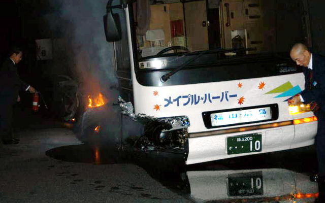【山陽道夜行高速バス炎上】その2…白煙が炎に