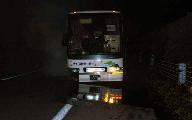 【山陽道夜行高速バス炎上】その4…写真蔵で見る出火から消火まで