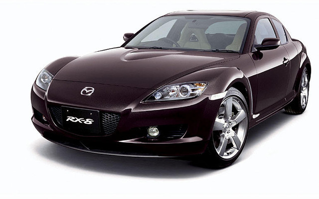 マツダ RX-8 に上質装備を施した特別仕様