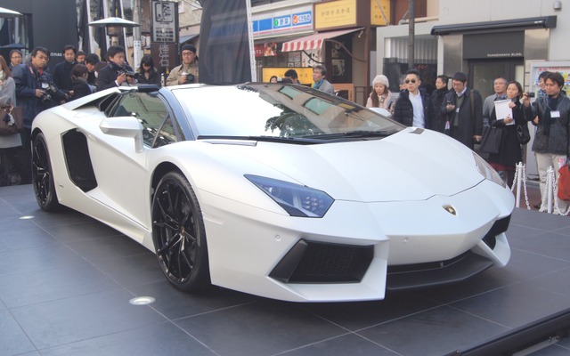 ランボルギーニ アヴェンタドール LP700-4 ロードスター