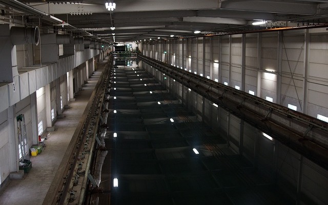 公開実験は海上技術安全研究所内の中水槽（全長150m）で行われた。施設内にはさらに大きな全長400mの水槽もあるという。