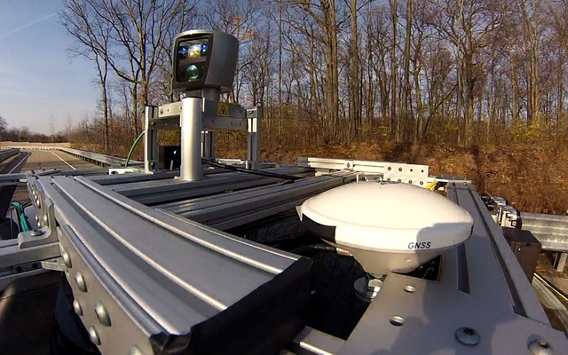 トヨタ自動車がCES13で初公開するレクサスのロボットカー