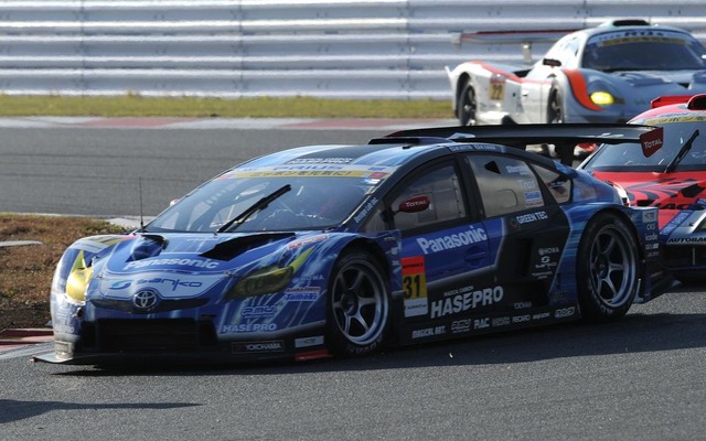 【東京オートサロン13】富士スピードウェイブースでプリウスGTを展示