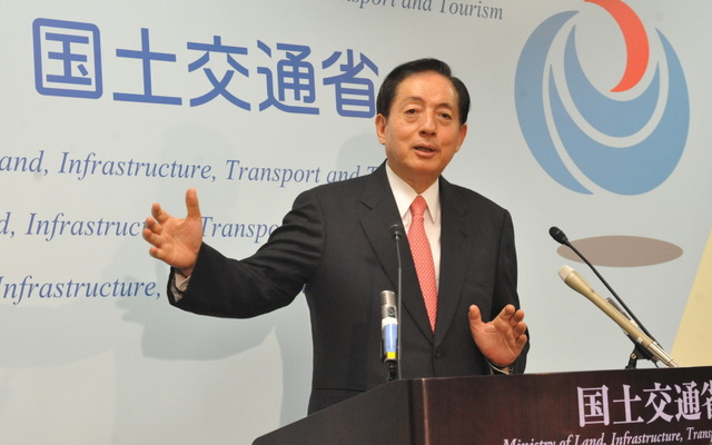 太田明宏国土交通相（27日・国交省）