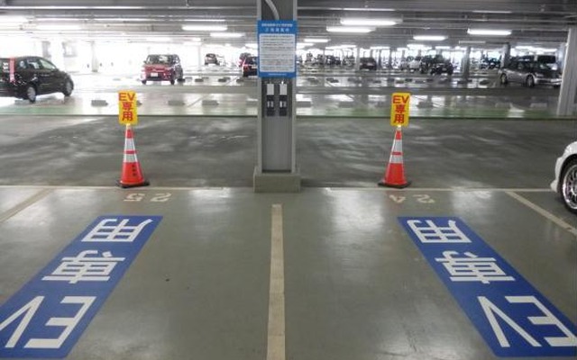 関西国際空港、EV充電器を新設