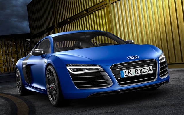 アウディR8の大幅改良モデル（R8 V10プラス）